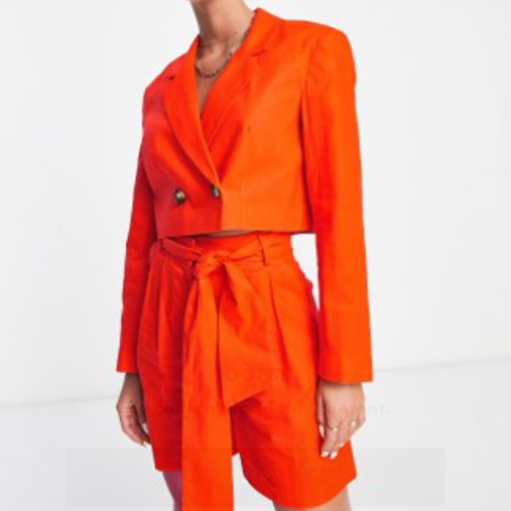 ASOS linen 2pc short set 
Crop blazer
Paper bag waist shorts
Size 12